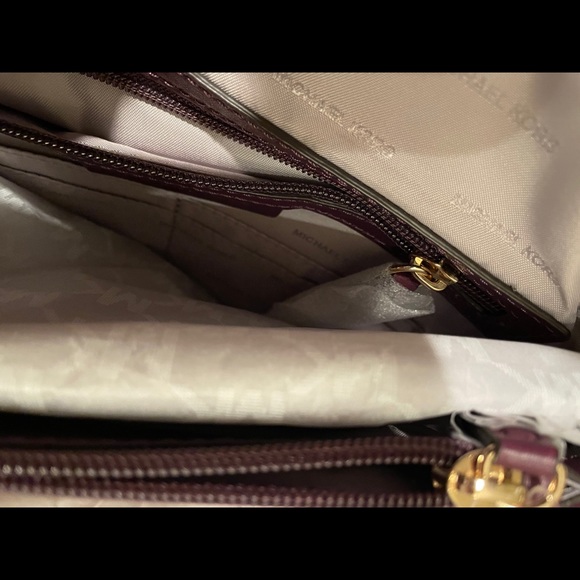 Michael Kors Gold chain and leather shoulder bag - Picture 8 of 13